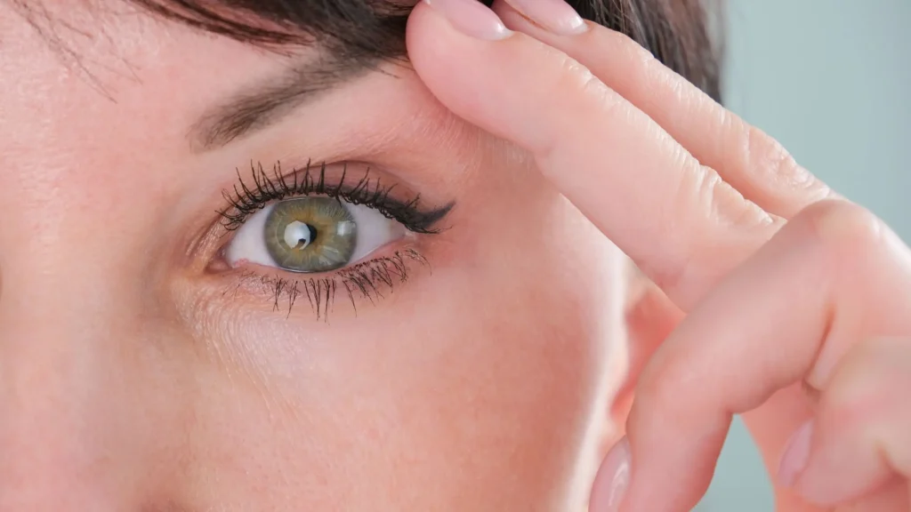 hooded-eyes