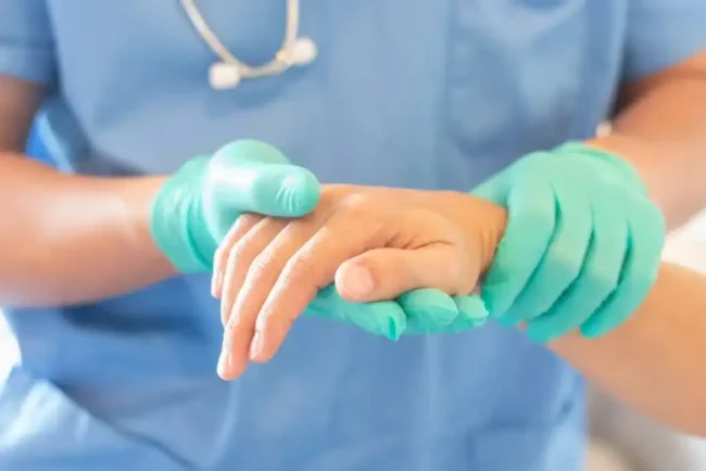 hand-specialist-surgeon-in-dubai (1) hand-specialist-surgeon-in-dubai